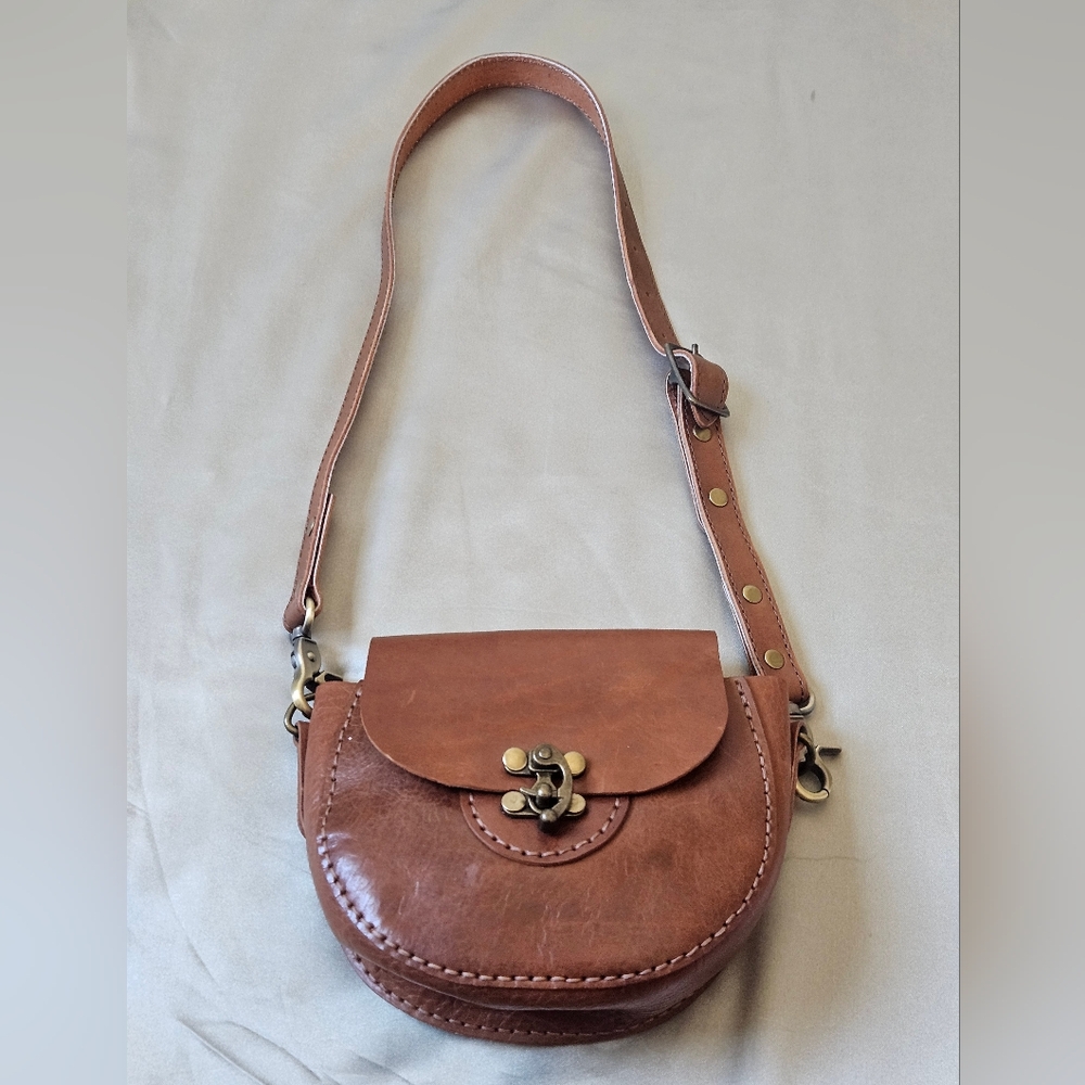 Vintage handmade  Brown latch purse saddle crossbody bag